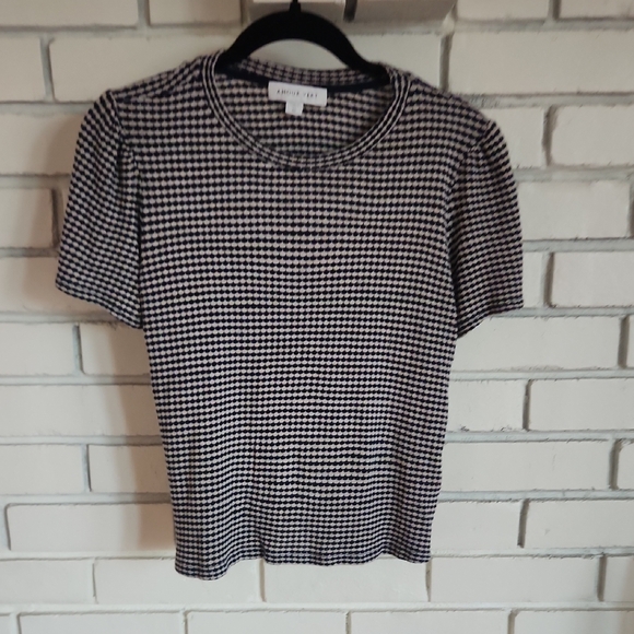 Amour Vert Tops - Amour Vert Puff Sleeve Top XS